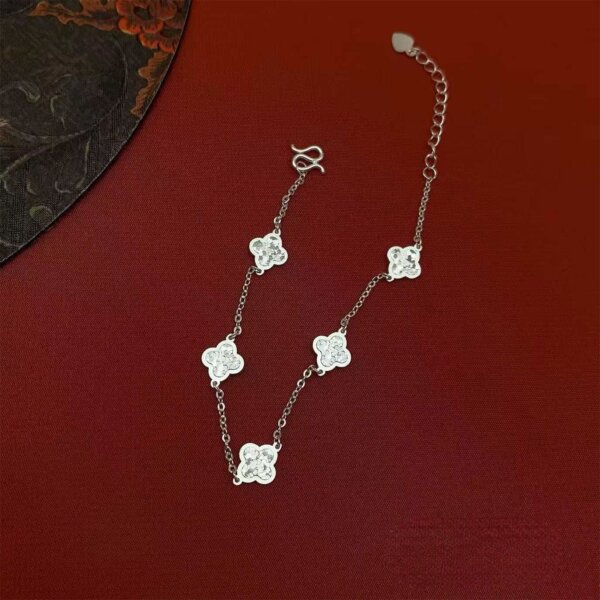 Four-Leaf Clover Bracelet in Sterling Silver with Cubic Zirconia