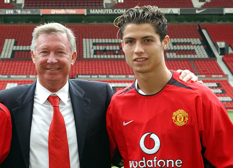 Manchester United Alex Ferguson signed Cristiano Ronaldo on 12-08-2003>
    width=
