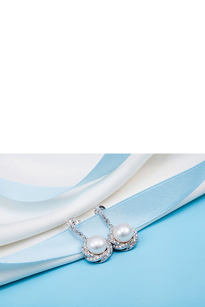 sterling silver earrings with pearl in fashion scene